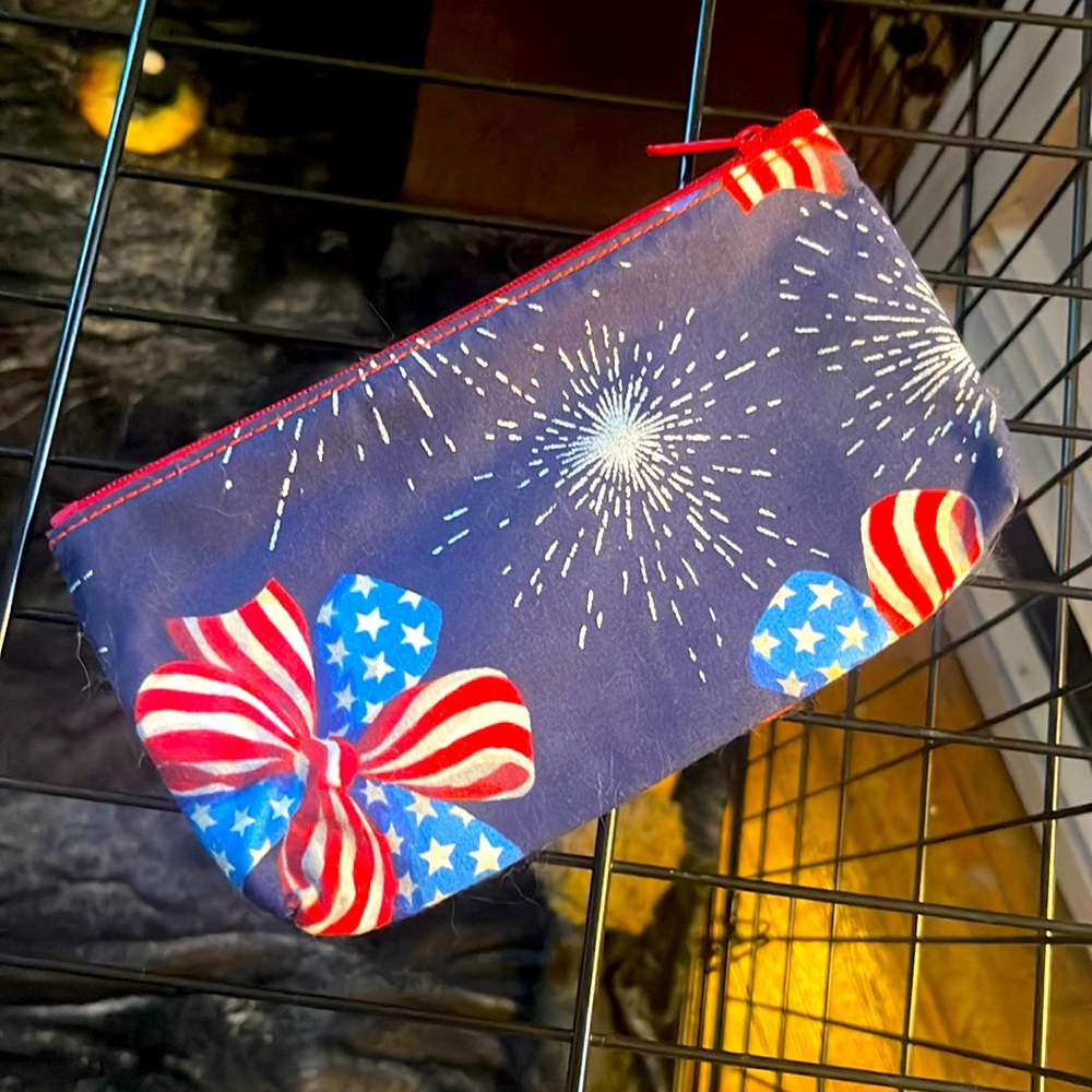 Patriotic zippered pouch